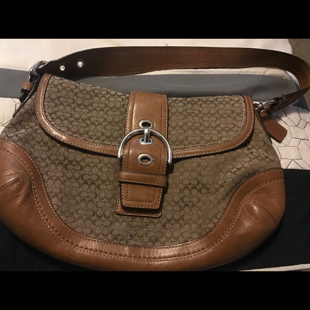 Authentic coach purse. 13in W and 9in H